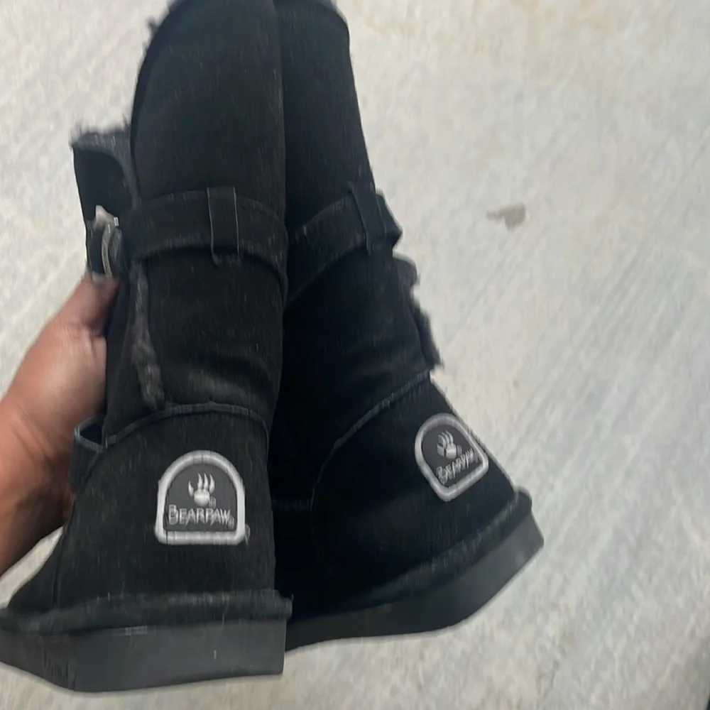 Barepaw boots Sz 6 black Tatum solids